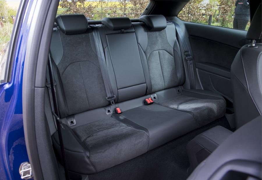 Интерьер Seat Leon SC Cupra 300 2017 года  (UK) (фото 2 из 22)